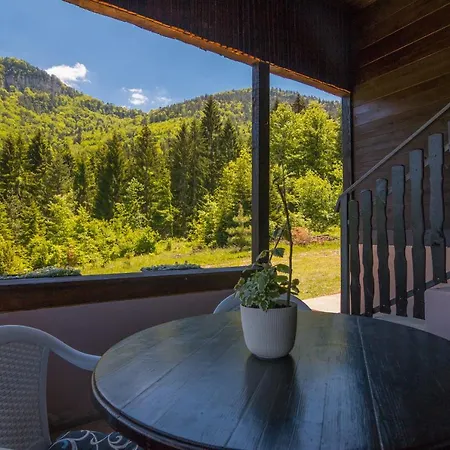 Holiday home Bogu Iza Nogu 1 Rastiste