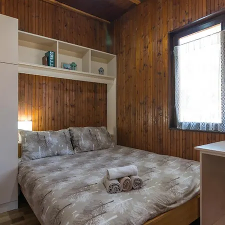Holiday home Bogu Iza Nogu 1 Rastiste