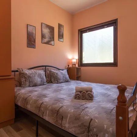 Bogu Iza Nogu 1 Holiday home